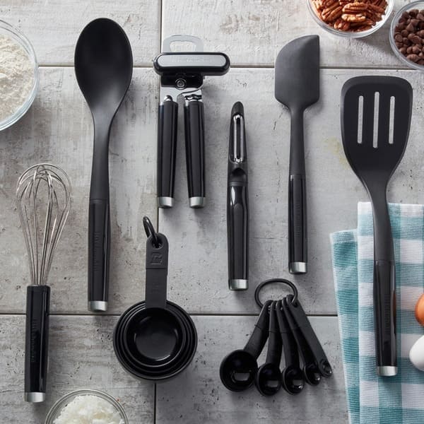 Phụ kiện bếp cùng một thương hiệu sẽ dễ sắp xếp và trông đẹp mắt hơn