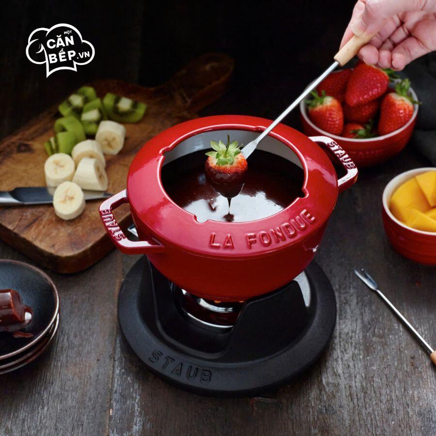 Lưu ý vệ sinh và sử dụng Bộ Fondue STAUB màu đỏ cherry