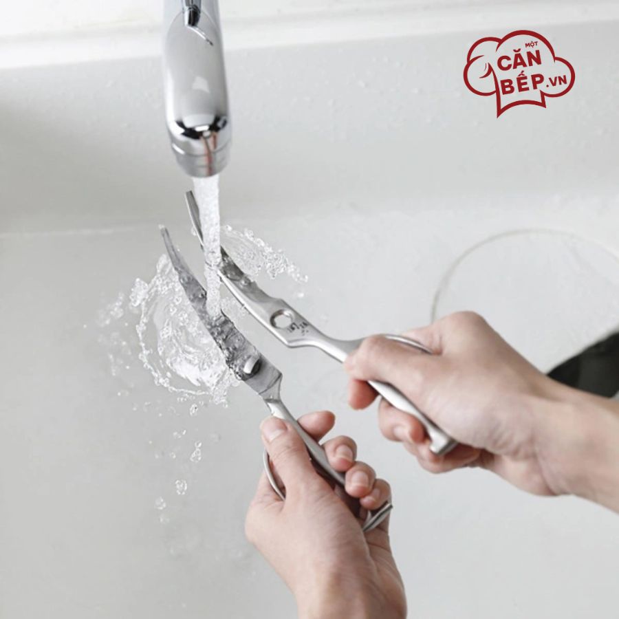 Lưu ý vệ sinh và sử dụng Kéo nhà bếp lưỡi cong KAI Nhật Bản Seki Magoroku