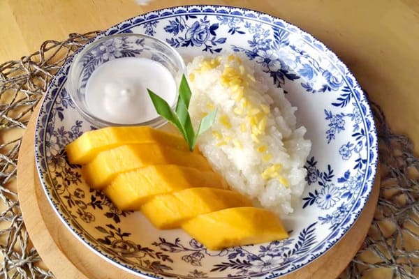 Xôi xoài - món ngọt hấp dẫn của Thái Street Food