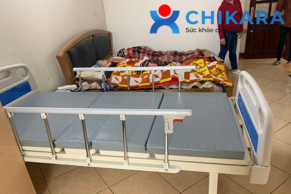 Bàn giao giường y tế cho khách hàng tại CC Vườn Đào Lạc Long Quân