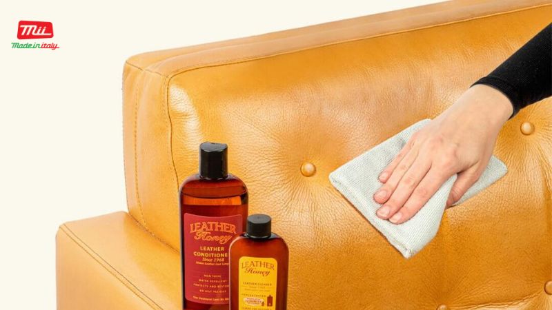 vệ sinh bề mặt khi bảo quản đồ da đúng cách