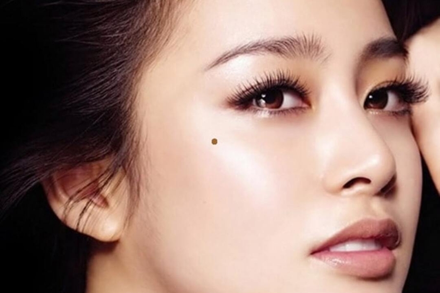 vị trí nốt ruồi trên mặt nữ
