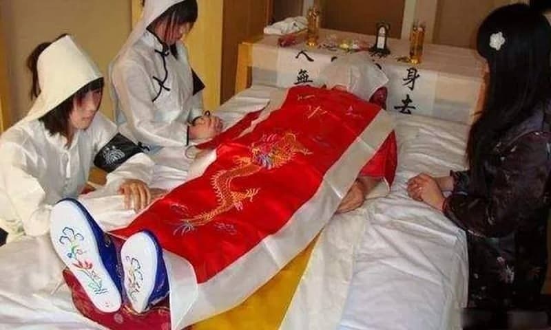 Áo quan tài có ý nghĩa rất lớn đối với người đã khuất