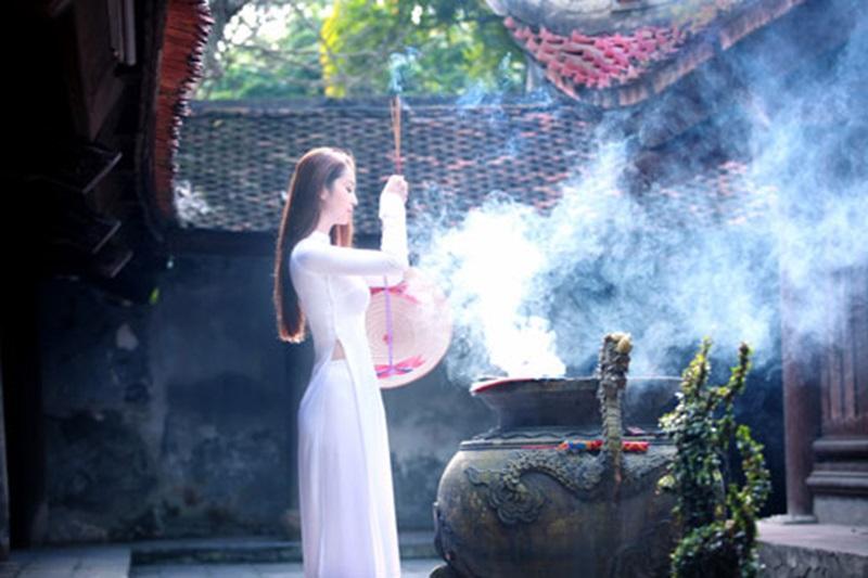 Ăn mặc trang nghiêm khi đi lễ Chúa Bà