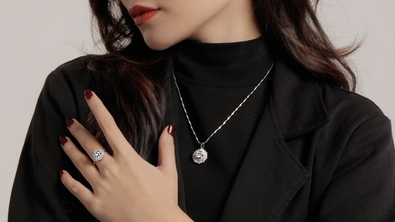 Nguyên nhân bạc xỉn màu là do môi trường bên ngoài