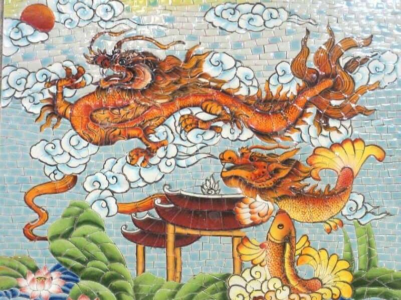 Cá chép vượt vũ môn hóa rồng là biểu tượng may mắn, bình an