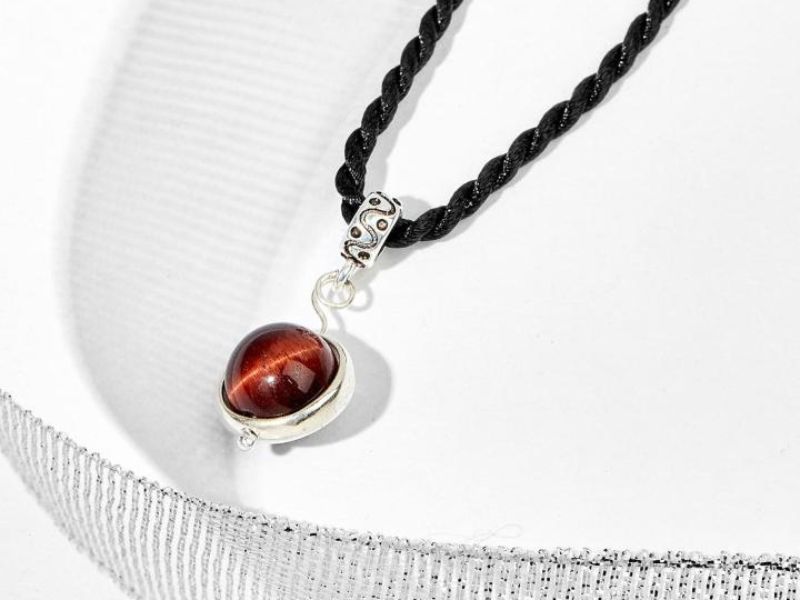 Các phương pháp giúp bạn nhận biết mắt hổ đỏ thật hay giả