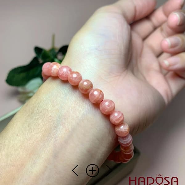 Bạn nên bảo quản vòng đá phong đào hoa trong hộp khi không dùng