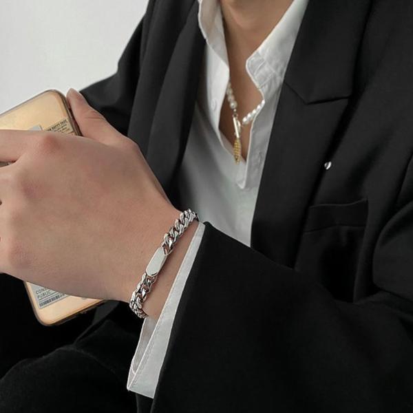 Quý ông lịch lãm nên lựa chọn lắc tay bạc thiết kế dạng mắt xích