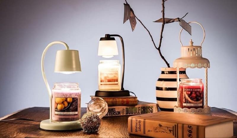 6. Đốt nến thơm thanh lọc không khí, giải đen đủi