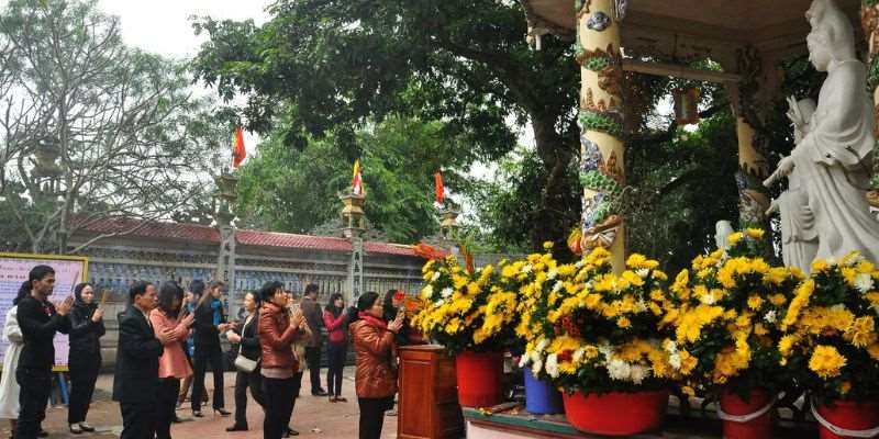 Chuẩn bị lễ và các câu khấn vái khi đi chùa hành hương