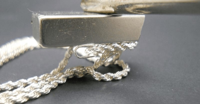 Bạc thật không quá nhẹ và cũng không quá nặng