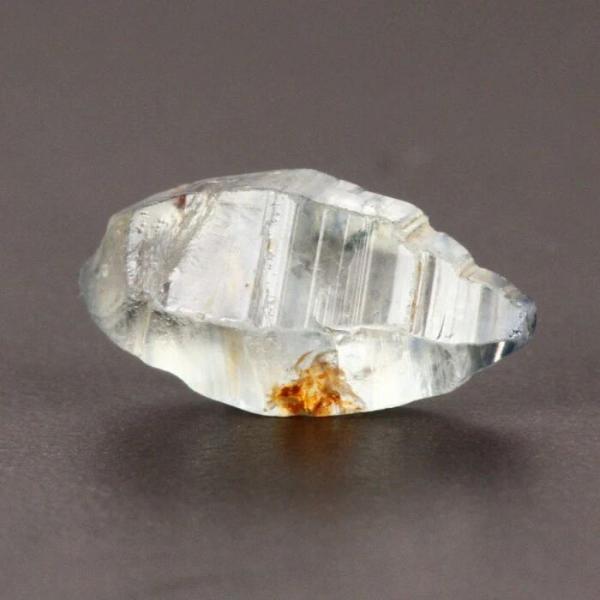 Đá Sapphire với màu trắng tinh khôi thuần khiết