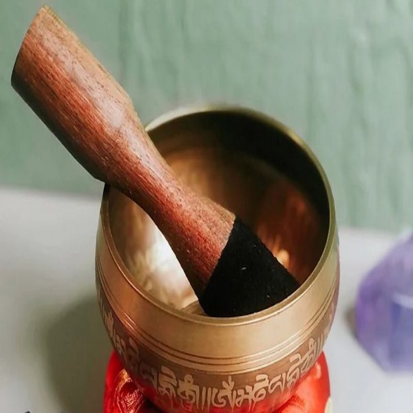 Sử dụng các dụng cụ phát ra âm thanh thuần khuyết thanh tẩy đá mặt trăng