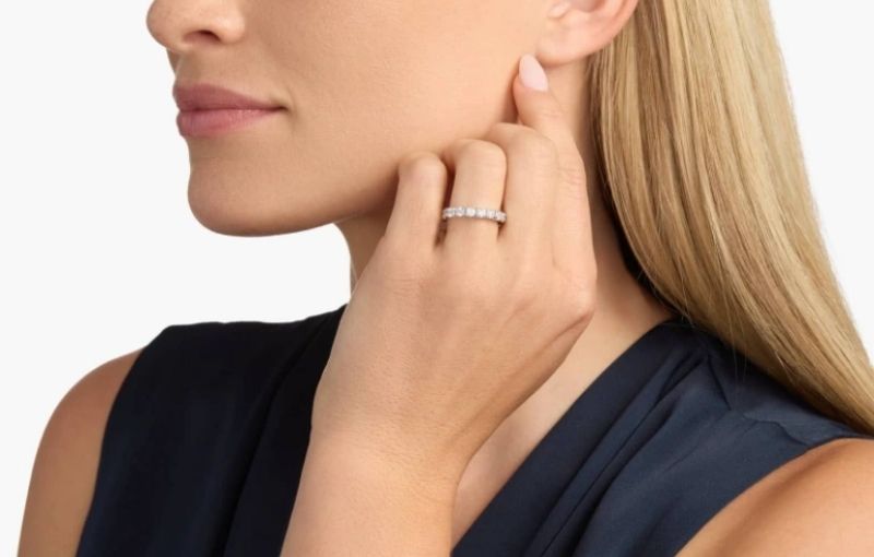 Chọn màu sắc trang sức bạc phù hợp để thu hút may mắn