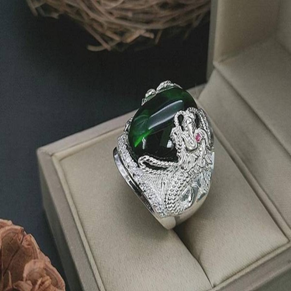 Người mệnh Mộc hợp đeo nhẫn màu xanh