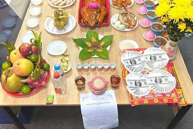 Qua lễ cúng, người ta bày tỏ lòng thành kính với thần linh