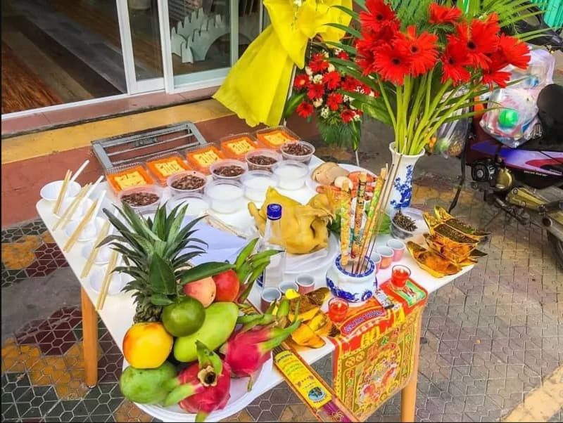 Gia chủ nên ưu tiên thực hiện nghi lễ giải hạn sao xấu ở trước sân nhà