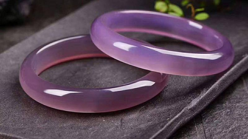 Đá phí thủy sẽ bảng màu đa dạng hơn cẩm thạch