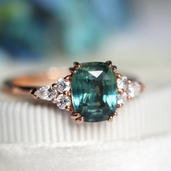 Đá quý sapphire xanh lá phù hợp mệnh Mộc và Hỏa