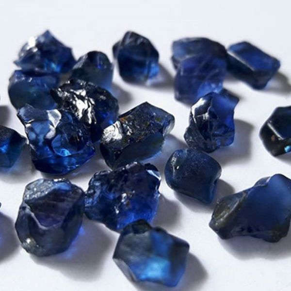 Đá Sapphire ở hình dạng thô