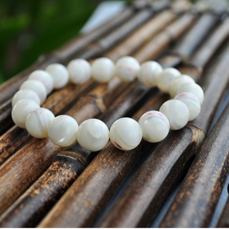 Đá xà cừ màu trắng mang lại nhiều may mắn cho người sử dụng