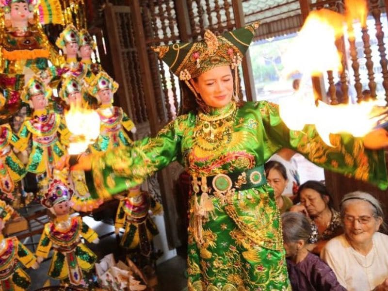 Cuộc đời và tính cách người có căn Bà Chúa Thượng Ngàn