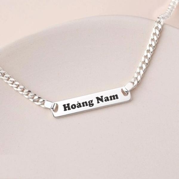 Mẫu dây chuyền bạc khắc tên cho bé trai được nhiều phụ huynh yêu thích