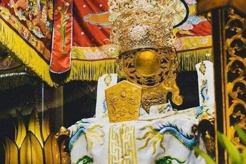 Thờ Quan Lớn Đệ Tam cầu bình an trên sông nước