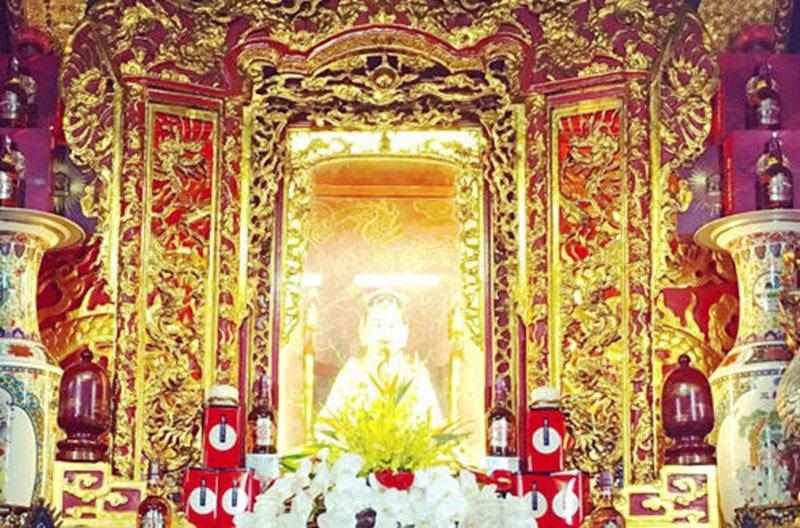 Không gian thờ Quan Lớn Đệ Tam của Đền Tam Phủ