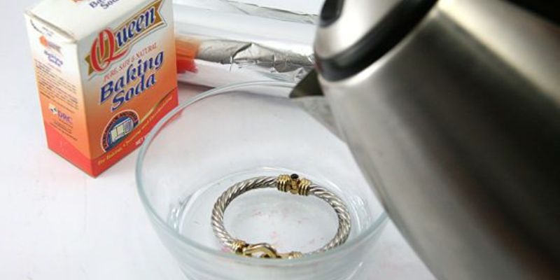 Hỗn hợp baking soda và chanh mang đến hiệu quả làm sáng cao