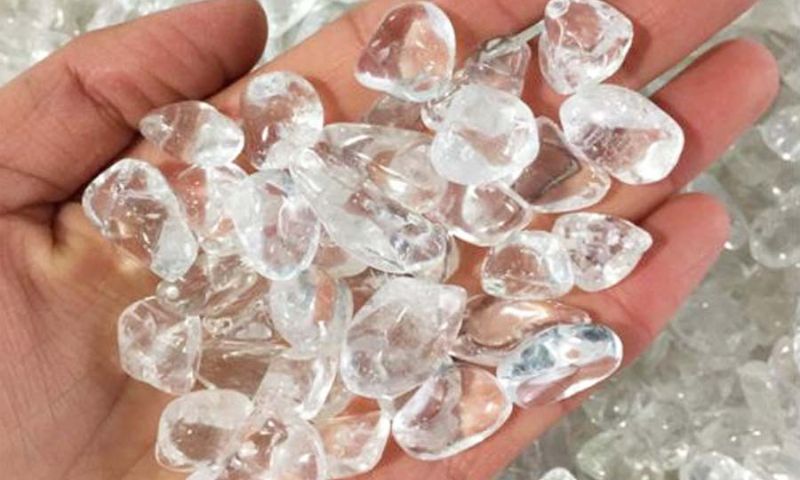 Độ trong suốt của đá thạch anh trắng