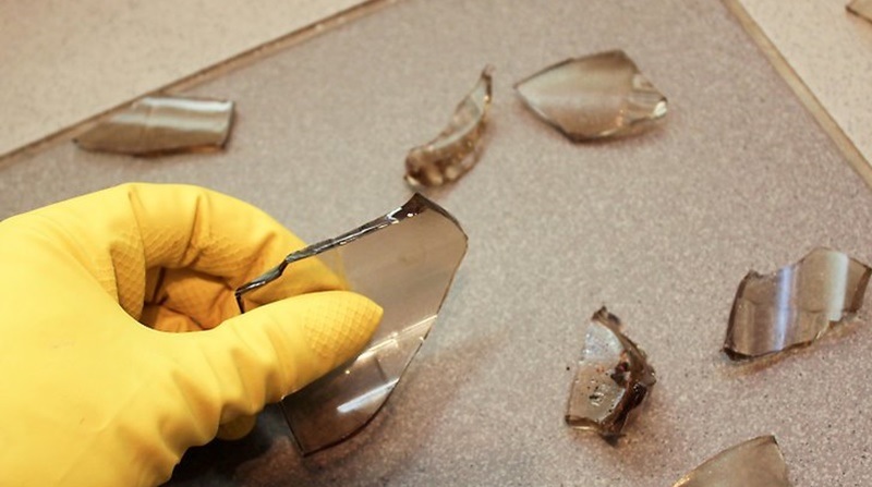 Việc dọn dẹp sạch sẽ các mảnh vỡ là bước đầu tiên quan trọng