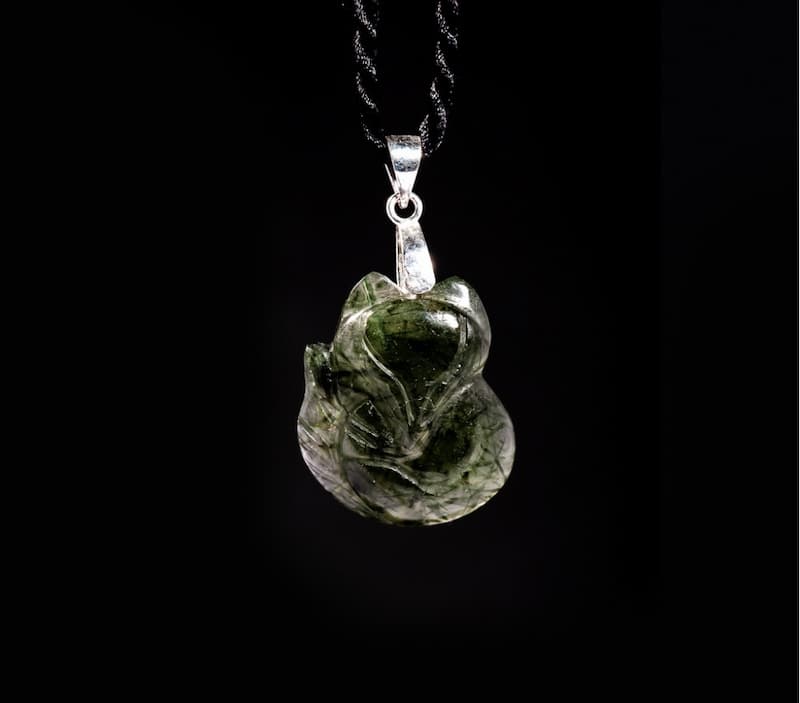 Lưu ý quan trọng bạn cần biết khi đeo vòng hồ ly thạch anh tóc xanh