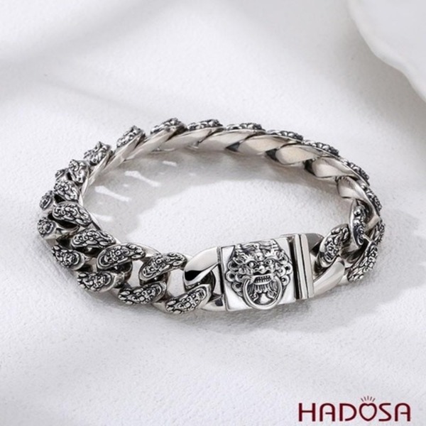 Khi nào nên đeo lắc bạc bên trái bạn có biết?