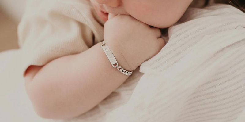 Vòng bạc được nhiều cha mẹ tin dùng cho bé yêu