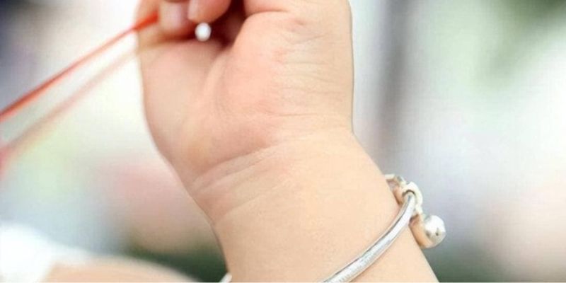 Trang sức bạc dùng cho trẻ nhỏ khá phổ biến