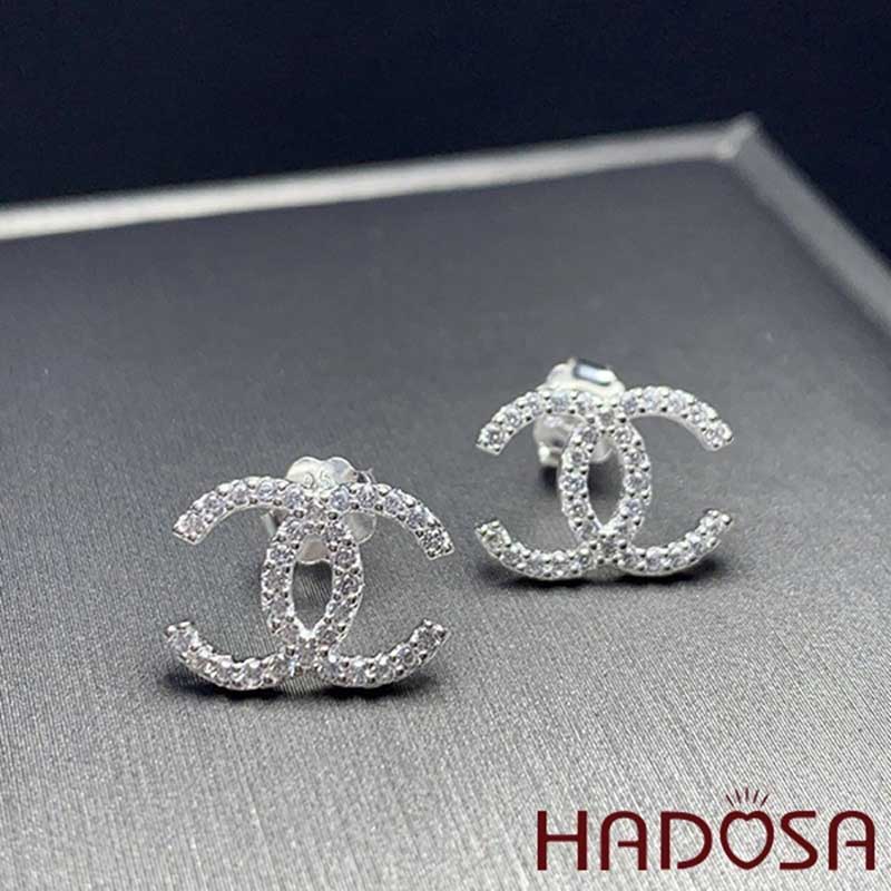 Mẫu bông tai với kiểu dáng sang trọng và sang chảnh