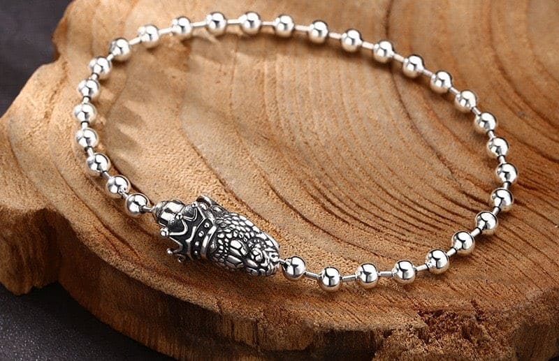 Mệnh Mộc không hợp bạc màu trắng hoặc sáng