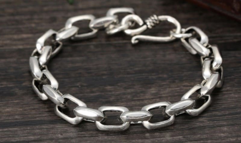 Mệnh Thổ nên chọn trang sức bạc có màu sắc nhẹ nhàng