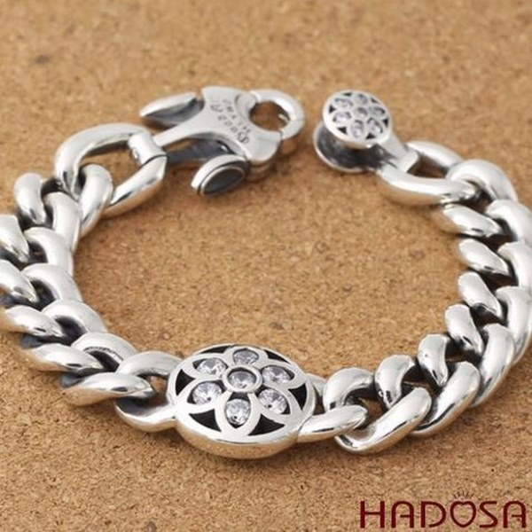 Nhiều mẫu vòng đeo tay đẳng cấp có tại HADOSA