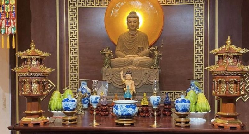 Lập bàn thờ Phật tại nhà cần chọn ngày tốt và hướng tốt