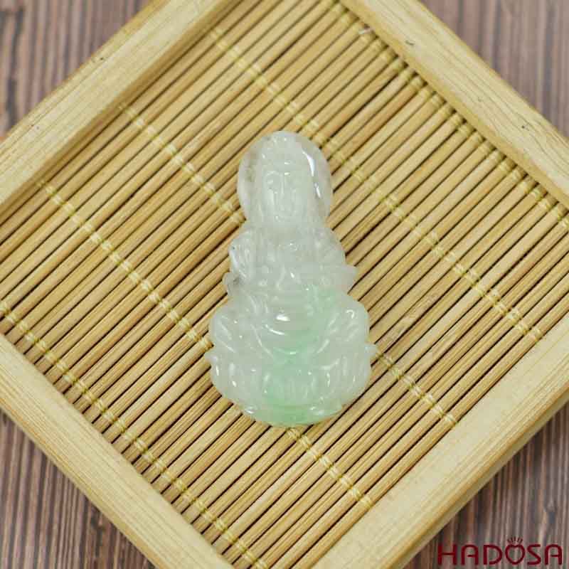 Đeo mặt Quan âm sẽ được bình an, may mắn