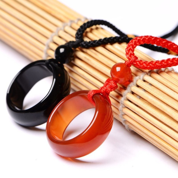 Ý nghĩa và tác dụng phong thủy của mặt dây chuyền từ đá mã não