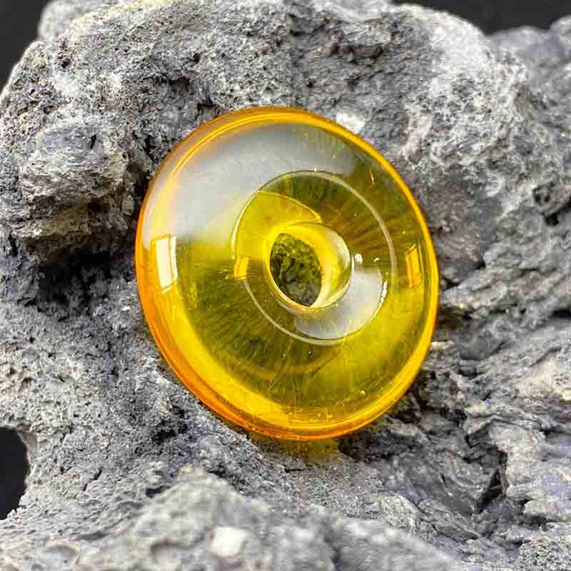 Mặt dây chuyền hổ phách giúp mang lại sự bình yên và bình an