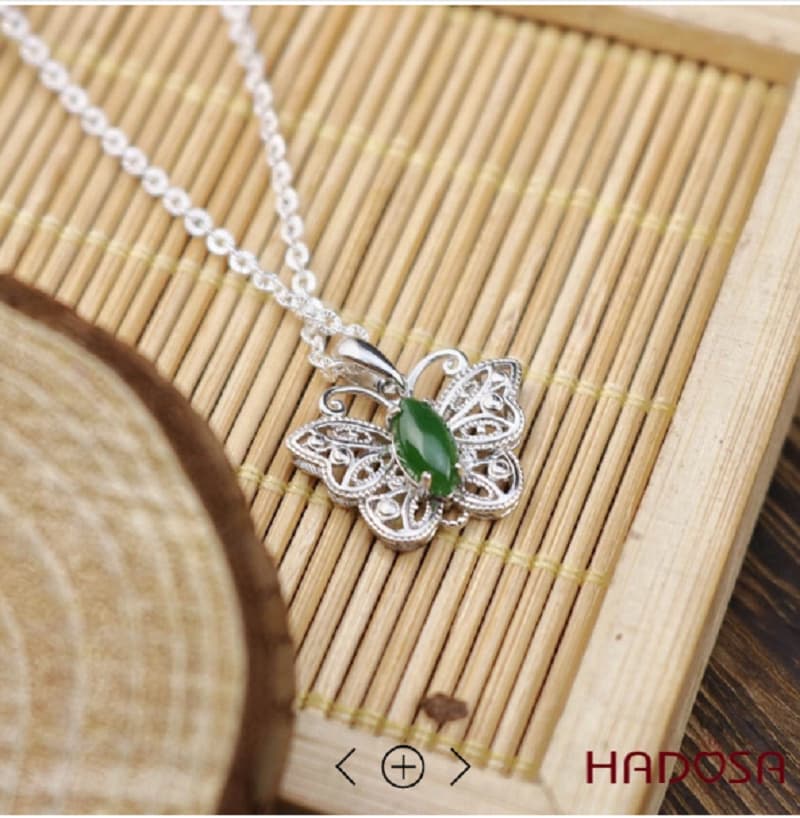 Mặt dây chuyền đá Ngọc Bích giúp xua đuổi điều xui xẻo, thu hút vận may