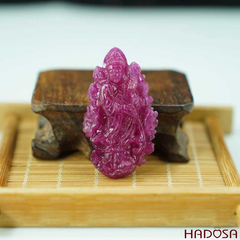 Đeo mặt dây chuyền ruby cho tâm hồn trong sáng