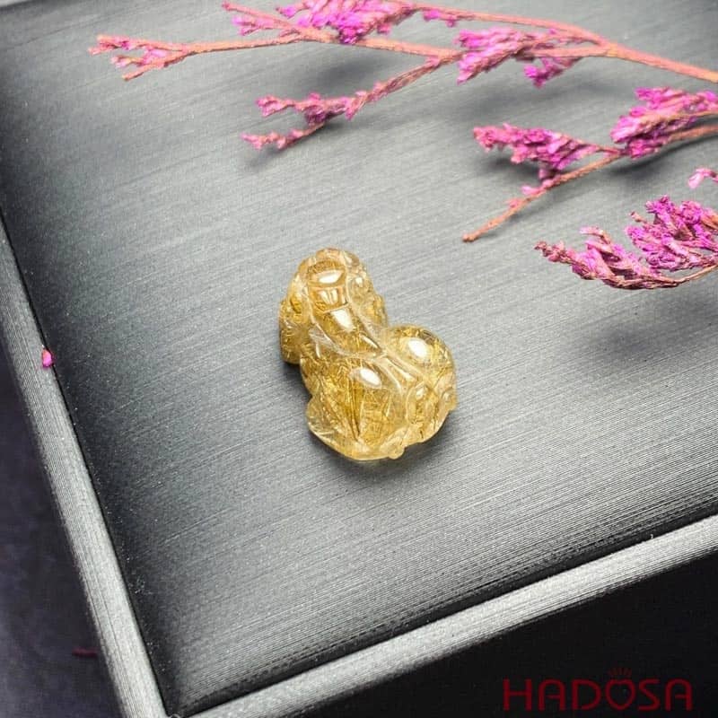 Năng lượng từ vòng đá thạch anh tóc vàng có thể tác động tích cực đến bạn