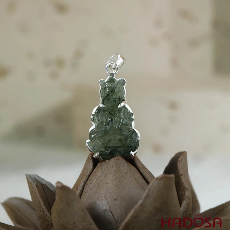 Mặt dây chuyền hình Phật mang đến cảm giác bình an thoải mái